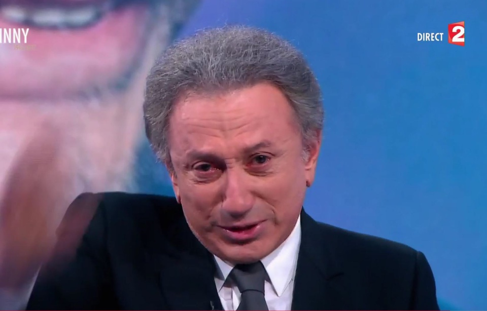 Michel Drucker fond en larmes à la fin de l'hommage à ...