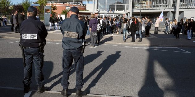GOUVERNEMENT-EDUCATION-POLICE-LYCEE