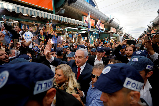Israel Prime Minister Benjamin Netanyahu and his wife Sara visit a market in Tel Aviv