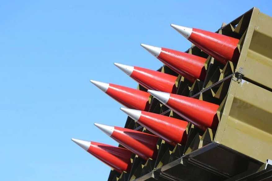 90 roquettes lancées vers Israël selon l'armée, qui lance des représailles — Gaza 90 roquettes lancées vers Israël selon l'armée, qui lance des représailles — Gaza