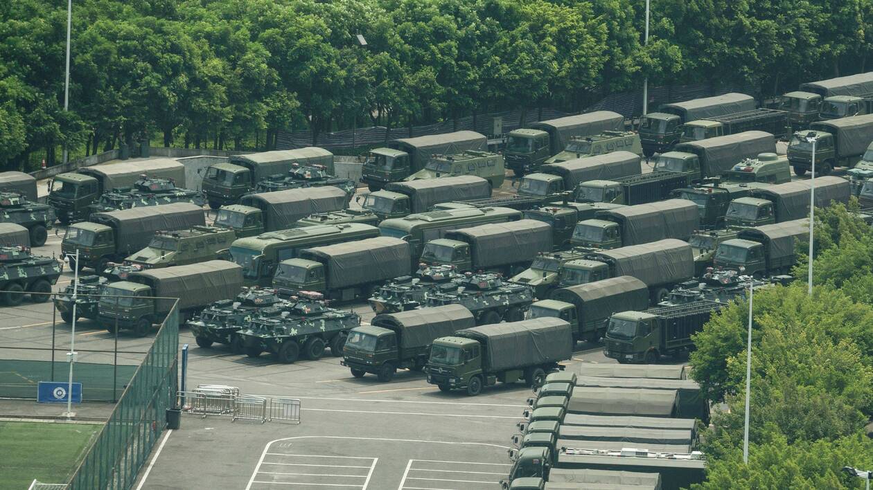 Hong Kong : des forces chinoises à la frontière Hong Kong : des forces chinoises à la frontière