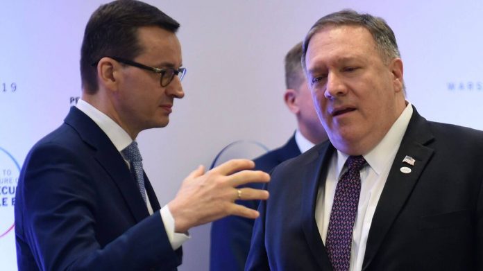 US senators write Secretary of State urging Poland to pay Jews for Nazi property thefts