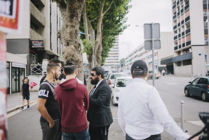 AMBIANCE AUTOUR DE LA SYNAGOGUE DE SARCELLES, AU LENDEMAIN DES DEBORDEMENTS EN MARGE DU CONFLIT ISRAELO-PALESTINIEN