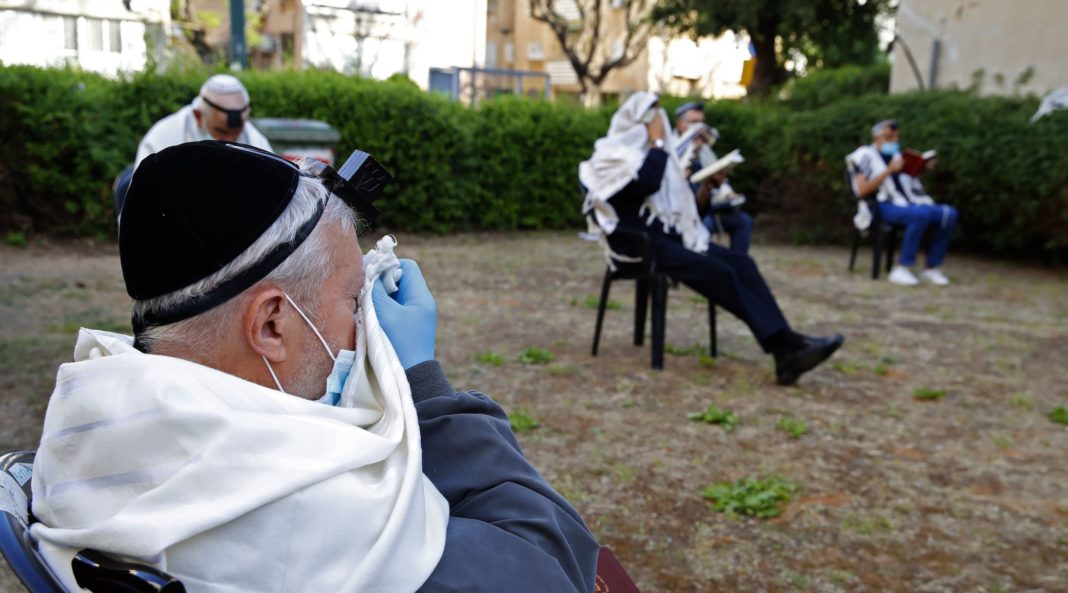 ISRAEL-HEALTH-VIRUS-JUDAISM-PRAYER