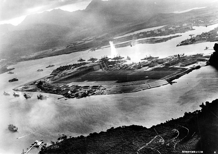 800px-Attack_on_Pearl_Harbor_Japanese_planes_view