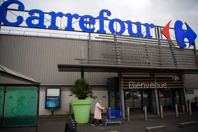 FRANCE-ECONOMY-RETAIL-CARREFOUR-COUCHE-TARD